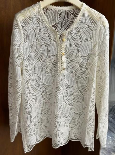 【门店同款】ENJOY春季云敛-春光推盏V领镂空蕾丝上衣 161915172 商品图0