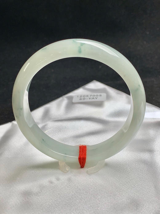 612556，60圈口，糯化飘花正圈平安镯，淡底色飘蓝花，底子胶润 商品图3