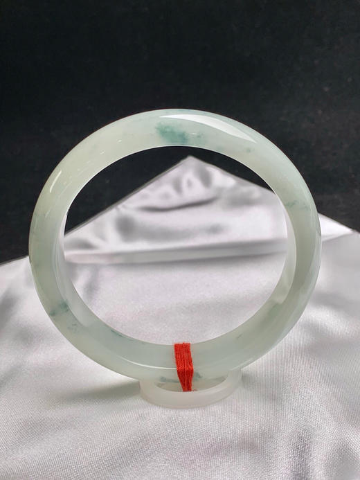 612556，60圈口，糯化飘花正圈平安镯，淡底色飘蓝花，底子胶润 商品图0