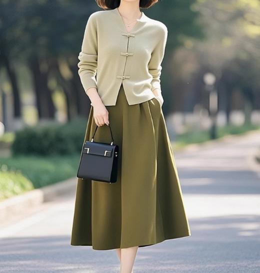 （预售15天）休闲气质新中式，绿色针织毛衣减龄两件套装LJX-369 商品图0