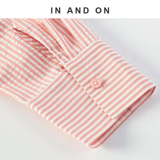 IN AND ON 初见 100%棉盐缩泡泡绉条纹连帽衬衫 55170 商品图3