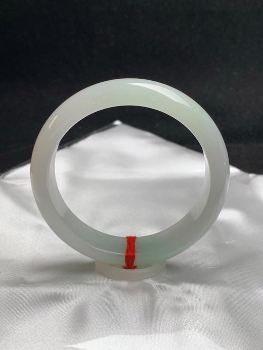 612555，58圈口，冰飘甜绿正圈平安镯，底子冰胶，冰润完美 商品图3