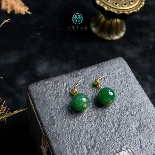 玉美人菲菲^S925和田玉圆珠耳钉约12mm 商品图0