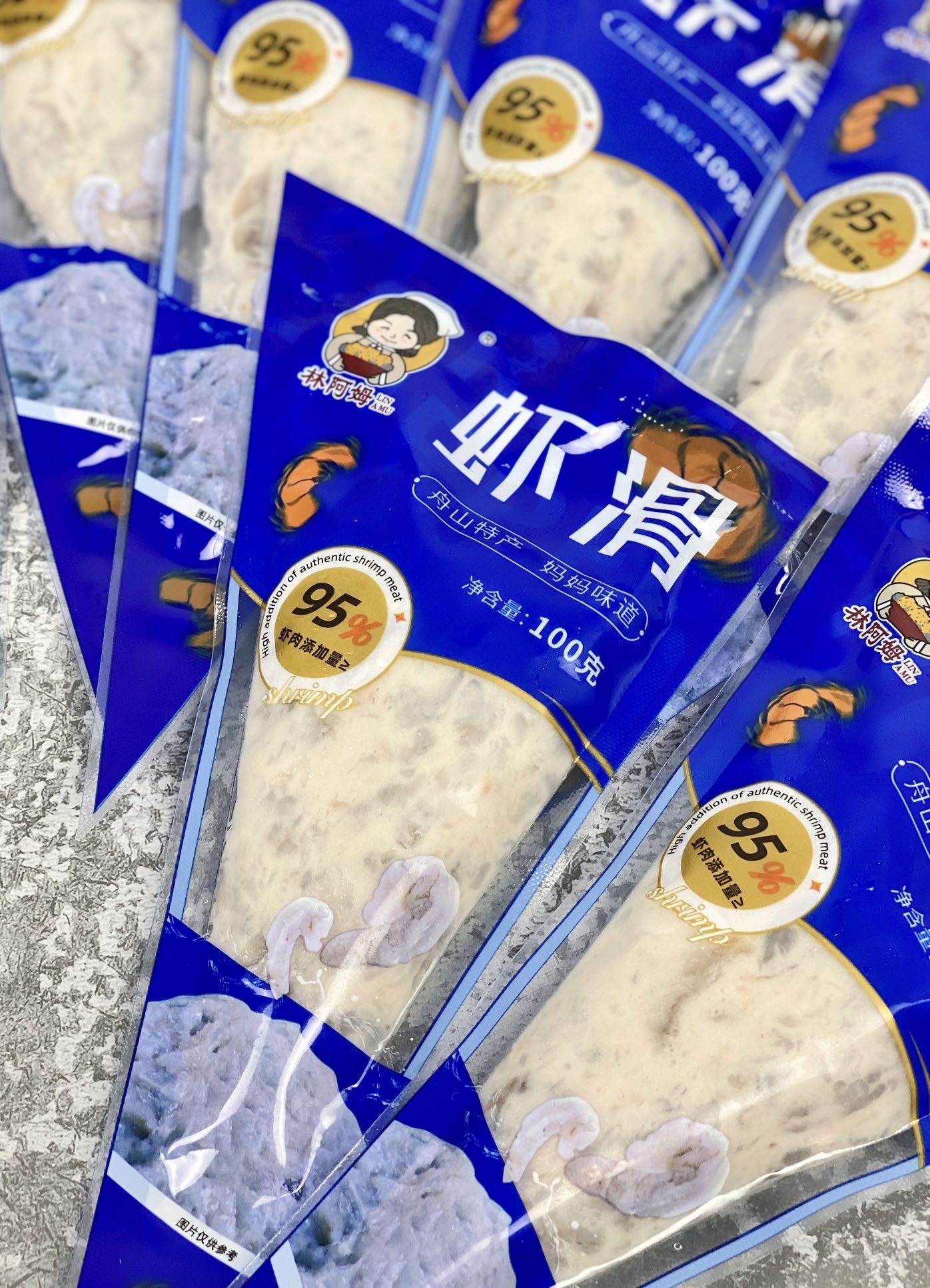 林阿姆虾滑——配料干净，⁨虾肉≥95%⁢的虾滑 ！不含鱼糜，‭0防腐剂、⁣0香精、0色素