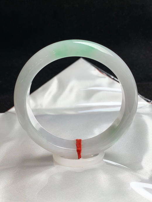 612558，55.5圈口，糯化飘绿正圈平安镯，白底飘绿花，水头好 商品图0