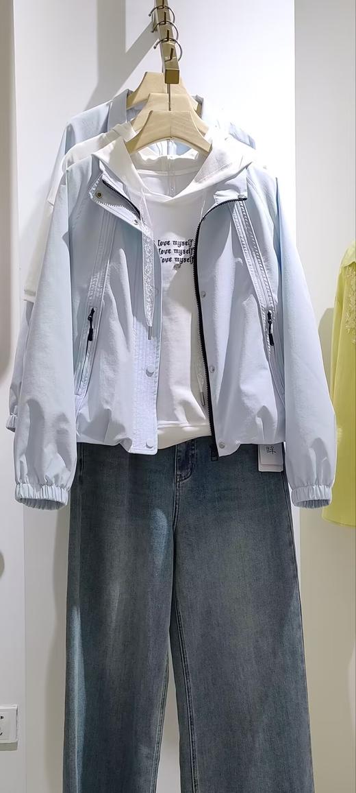 580519新款上新 时尚休闲浅色夹克外套 商品图0