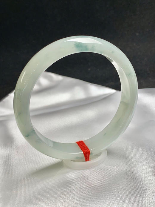 612556，60圈口，糯化飘花正圈平安镯，淡底色飘蓝花，底子胶润 商品图1