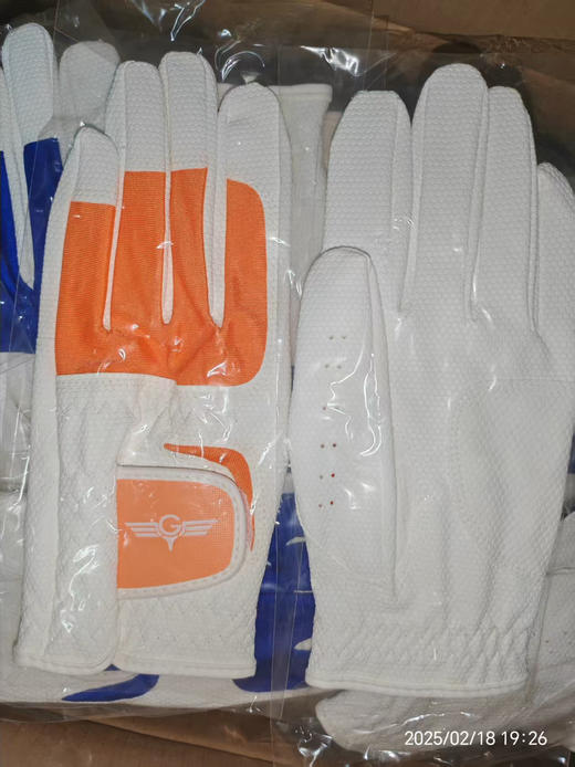 外贸剩余，全新高尔夫左手手套
材质：PU+颜色弹力莱卡布
四个色只有22码，23码 商品图4