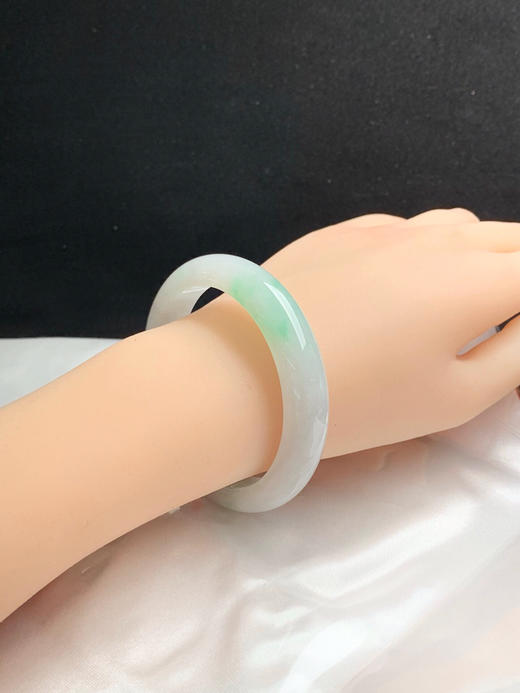 612558，55.5圈口，糯化飘绿正圈平安镯，白底飘绿花，水头好 商品图5