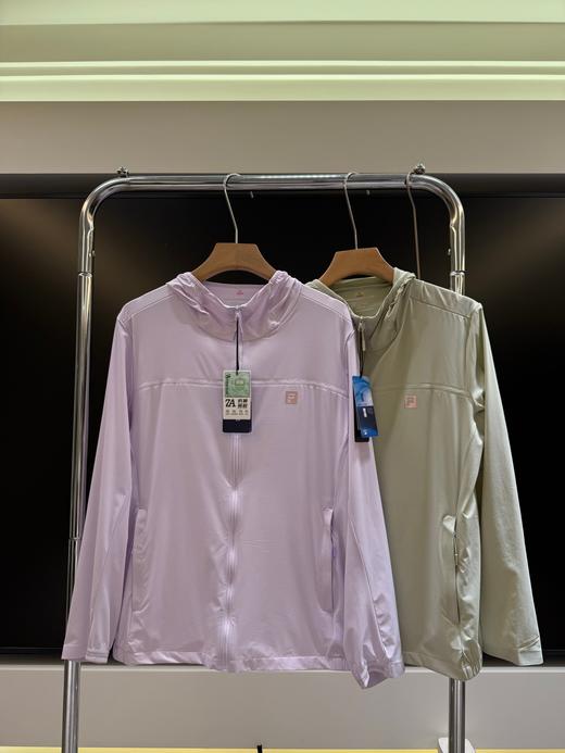 点此购买 斐乐春夏季女士会呼吸的皮肤衣连帽外套 dd 313630 商品图0