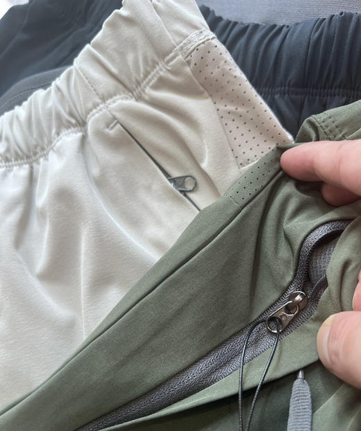 Leavo全新正品户外速干短裤，全部原包装带多联吊牌
尺码M-3XL
灰色 黑色 卡其色 白灰色 商品图3