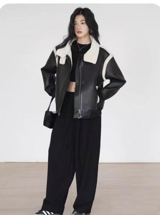 太划算了！！宽松版-韩系雾面内里颗粒绒PU外套-喜出 商品图0