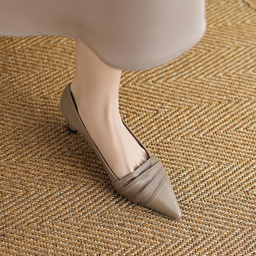 【预售5天】法式浪漫～真皮皱褶粗跟浅口单鞋气质百搭OL高跟鞋女真皮JLY&18-593 商品图0