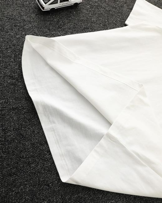 点此购买 巴宝莉夏季男士拼接领口双色织带刺绣短袖T恤 lhy 313570 商品图7