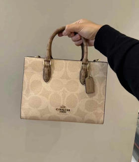 💰2199包邮🉐Coach最新款Maggie托特包小号，LV on the go同款