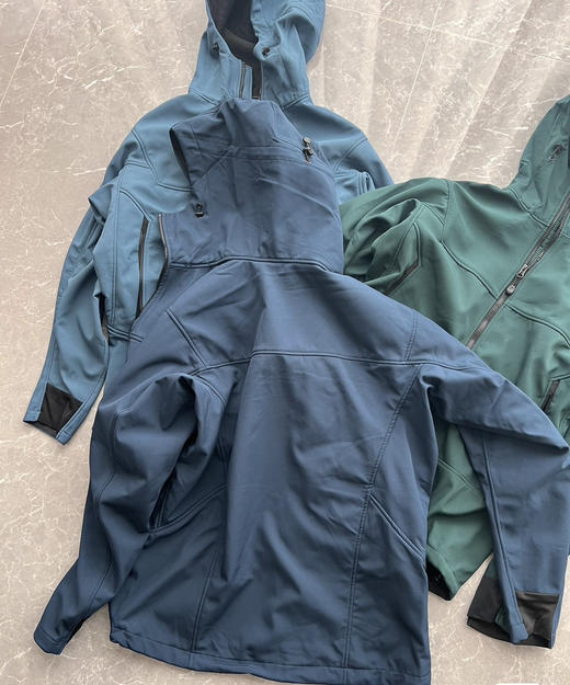 全新正品 Allweather银泰撤柜订单
全立裁性价比版 户外加绒软壳冲锋夹克，藏青色 雾霾蓝 松针绿 商品图1