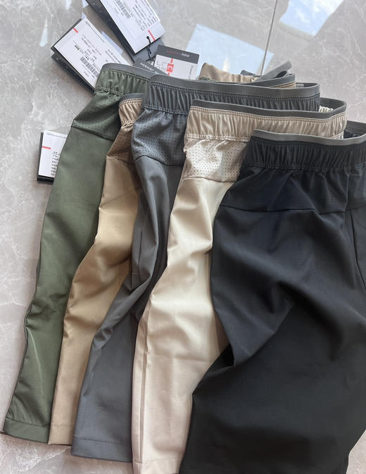 Leavo全新正品户外速干短裤，全部原包装带多联吊牌
尺码M-3XL
灰色 黑色 卡其色 白灰色 商品图1