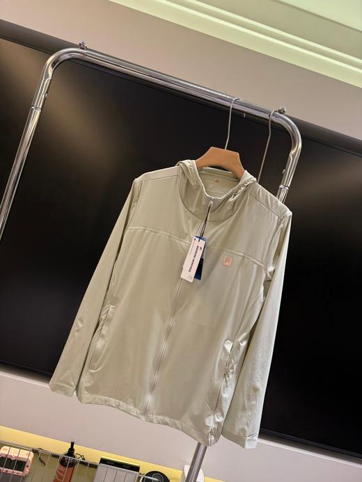 点此购买 斐乐春夏季女士会呼吸的皮肤衣连帽外套 dd 313630 商品图1