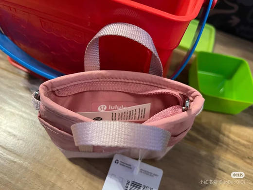 原单正品lulu nano tote lulu超迷你多口袋小包挂件

粉色/骨白/黑色/蓝拼

原价 35 美金 商品图6