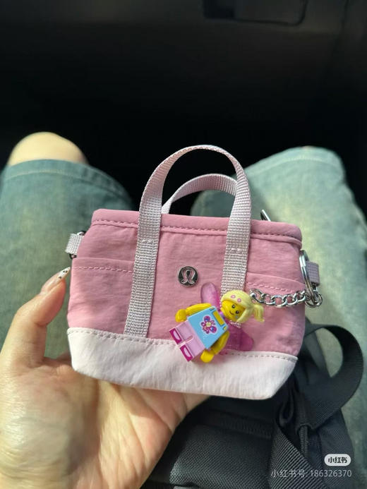 原单正品lulu nano tote lulu超迷你多口袋小包挂件

粉色/骨白/黑色/蓝拼

原价 35 美金 商品图5