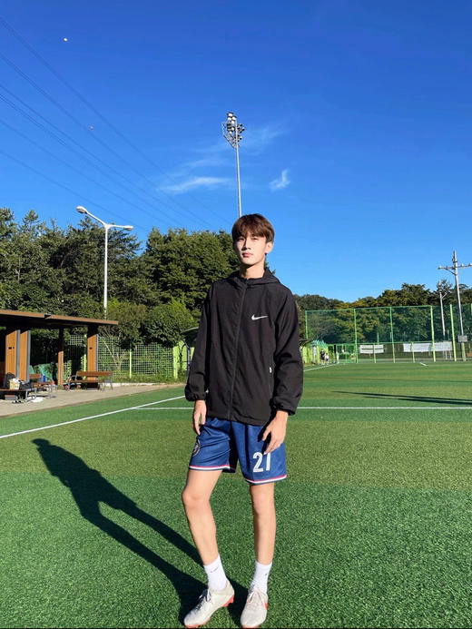 耐克NIKE专柜款轻量化男女同款连帽外套 商品图2