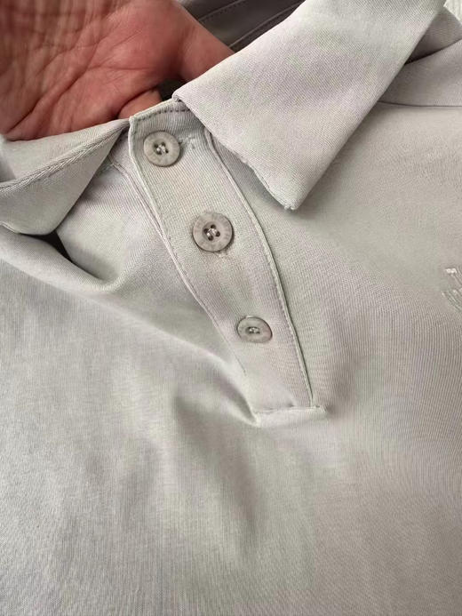 正品TNF 北面POLO衫25春夏吸湿翻领短袖速干T恤
纯棉面料，舒适透气，吸湿排汗。
吊牌齐全，洗唛齐全，防伪镭射标齐全。
黑色  藏蓝  石灰白 粉色
尺码MLXLXXL 商品图6