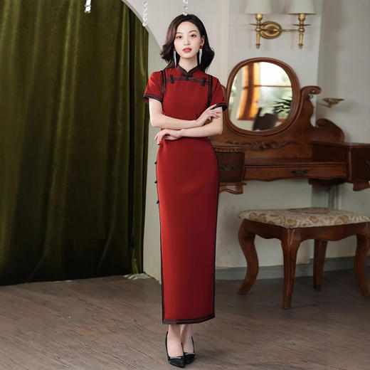【预售5天】2025文艺复古风一字襟长款旗袍酒红色优雅气质连衣裙25037 商品图2