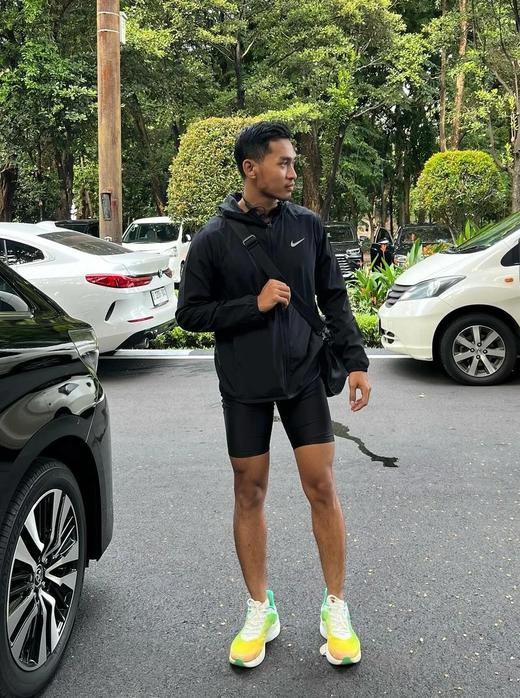 耐克NIKE专柜款轻量化男女同款连帽外套 商品图1