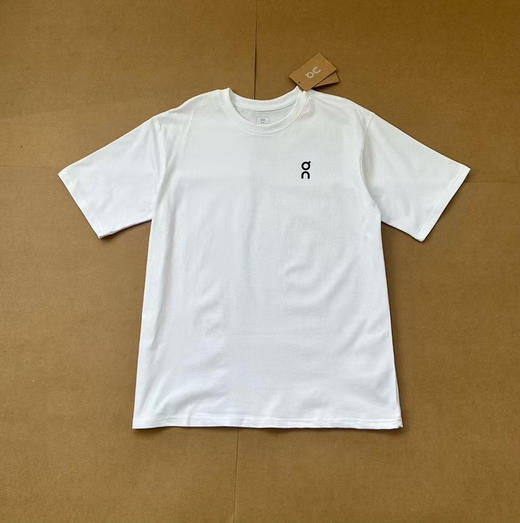 原单正品 On昂跑 Club Long-T Club 系列休闲短袖 T 恤 男女同款
黑白两色，尺码S-XL 商品图2