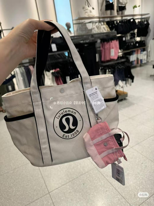 原单正品lulu nano tote lulu超迷你多口袋小包挂件

粉色/骨白/黑色/蓝拼

原价 35 美金 商品图8