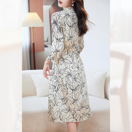 KQ-29679品牌V领淑女轻熟风真丝连衣裙气质名媛法式显瘦碎花收腰桑蚕丝裙 商品图3