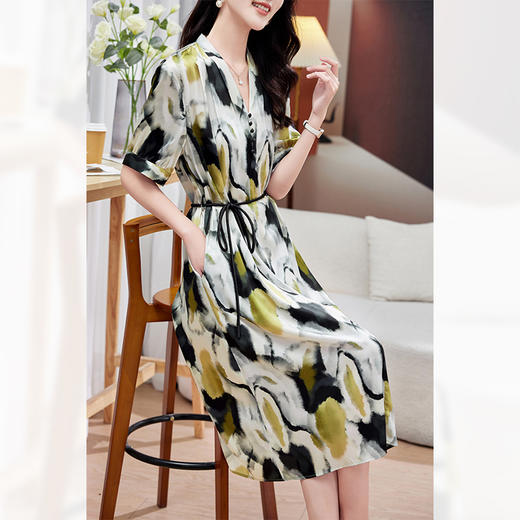 KQ-P09066轻奢弹力缎真丝连衣裙女V领优雅气质修身显瘦系带桑蚕丝裙子 商品图1