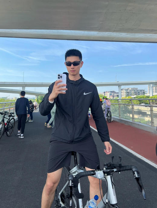 耐克NIKE专柜款轻量化男女同款连帽外套 商品图4