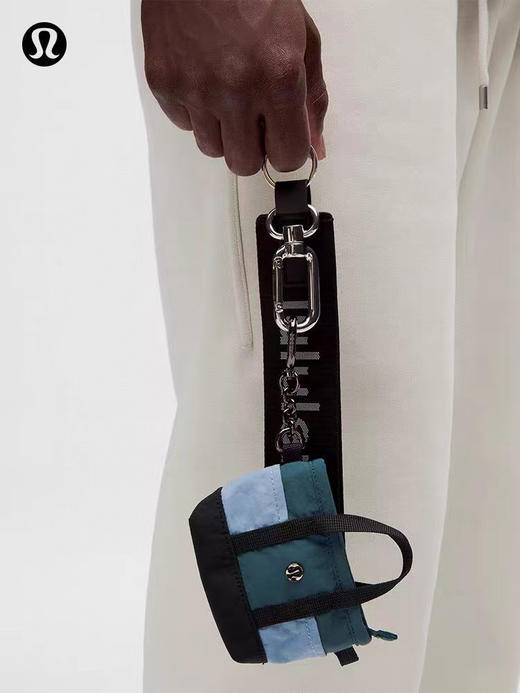 原单正品lulu nano tote lulu超迷你多口袋小包挂件

粉色/骨白/黑色/蓝拼

原价 35 美金 商品图12