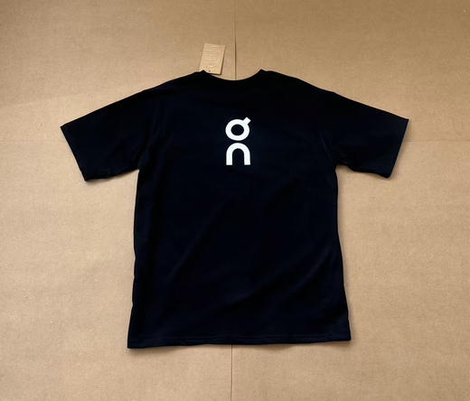 原单正品 On昂跑 Club Long-T Club 系列休闲短袖 T 恤 男女同款
黑白两色，尺码S-XL 商品图8