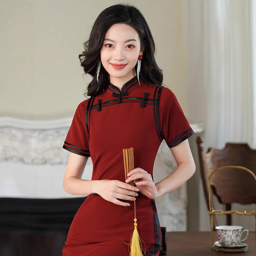 【预售5天】2025文艺复古风一字襟长款旗袍酒红色优雅气质连衣裙25037 商品图3