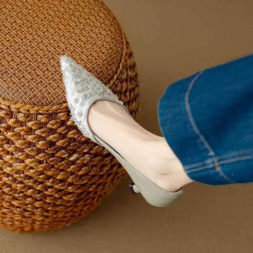 【预售5天】仙女风~春夏季新款尖头细跟甜美花朵珠片时装单鞋女DB&M6280 商品图0