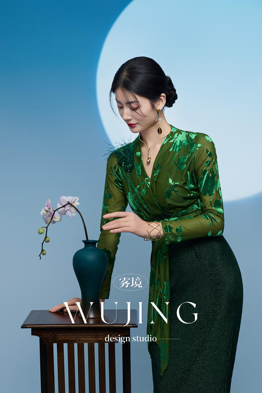 3205118 浮岚暖翠 进口高弹烧花植绒料连衣裙 雾境 商品图5