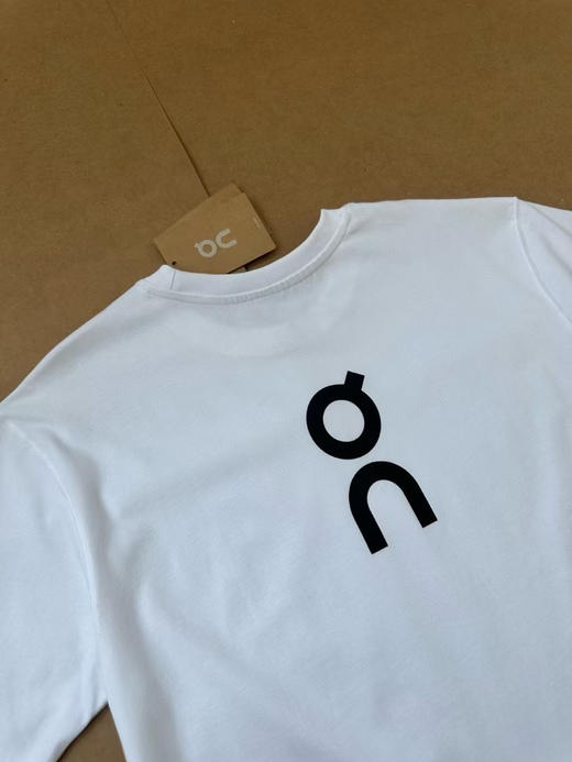 原单正品 On昂跑 Club Long-T Club 系列休闲短袖 T 恤 男女同款
黑白两色，尺码S-XL 商品图6