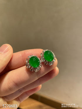 5270603，蛋面耳钉。具体价格微信咨询