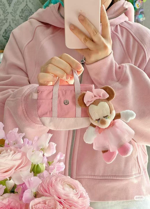 原单正品lulu nano tote lulu超迷你多口袋小包挂件

粉色/骨白/黑色/蓝拼

原价 35 美金 商品图14