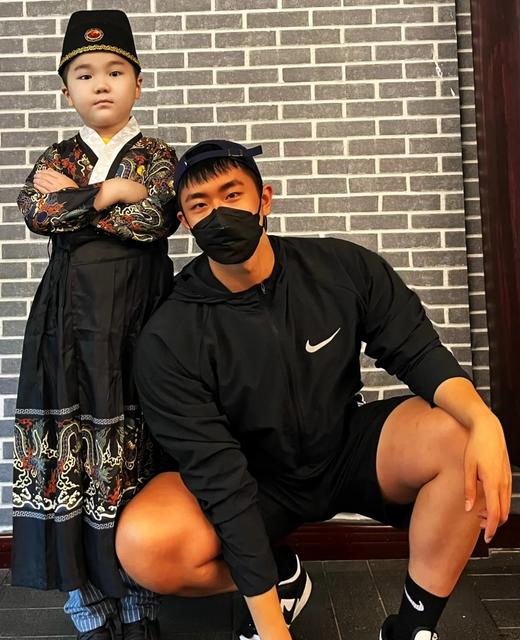 耐克NIKE专柜款轻量化男女同款连帽外套 商品图5