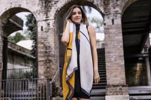 🔥【澳洲YPL 孟菲斯保暖丝巾】可防晒可空调房保暖又可以摆造型😎，适佩一年四季~ 39.9不影响大几百的档次，这次抢不到再也不会遇到～ 国际潮牌可披肩可防晒超大丝巾-ZY 商品图2