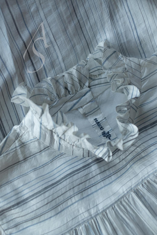 Maku  蓝色条纹手织真丝褶领上衣 商品图5