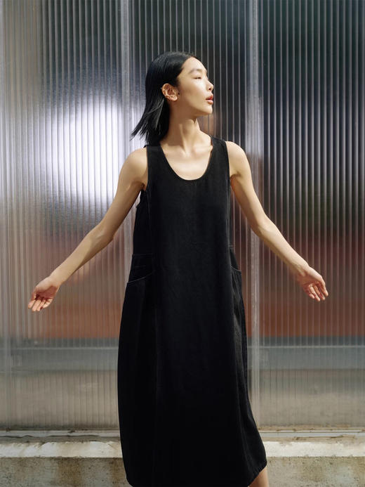 无袖牛仔连衣裙 75%棉+25%汉麻 立体水洗工艺 松弛舒适的穿搭 清爽纯净 长度刚刚好 无袖设计 商品图10