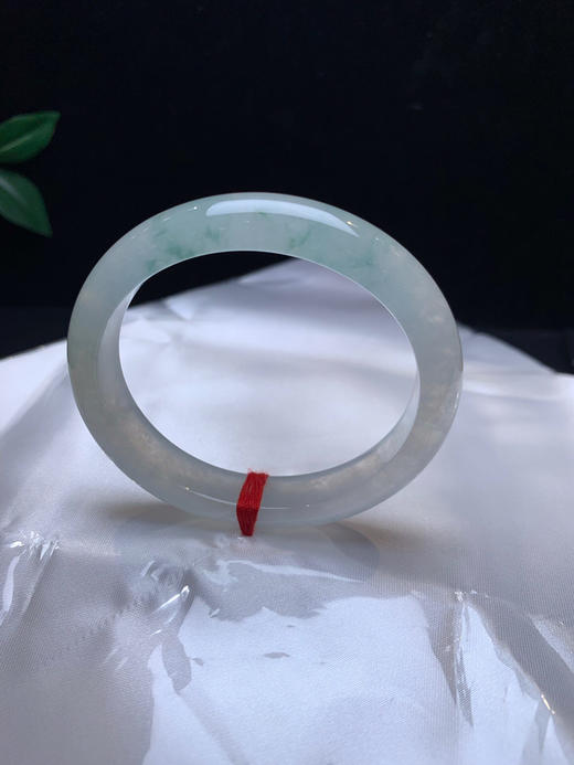 612569，54 冰底飘花贵妃。整条冰透。底妆均匀干净，一半带淡雅的蓝花 商品图1