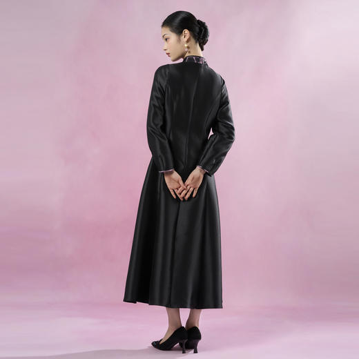 吉祥衣家春季2025新款国风桑蚕丝浮香绕曲荷花轻奢高定连衣裙 商品图3