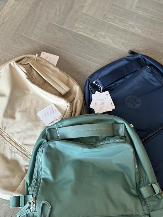 点此购买 lulu露露男女款短途旅行双肩包 sz 313748 商品图8