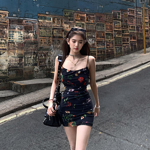西遇碎花吊带连衣裙女夏季新款黑色法式收腰旅游度假风裙子SS150339/SS150340 商品图2