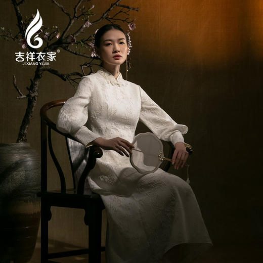 吉祥衣家新中式国风春秋新款白色高端气质修身女装月照花林连衣裙 商品图2